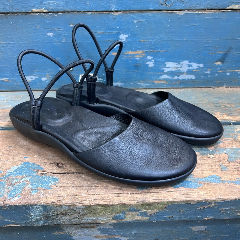 GENTLE SOULS SANDAL - Picture 2 of 13